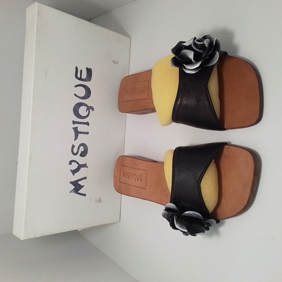 Mystique Boutique Black White Sandals Sz 8 NEW IN BOX - Picture 11 of 11